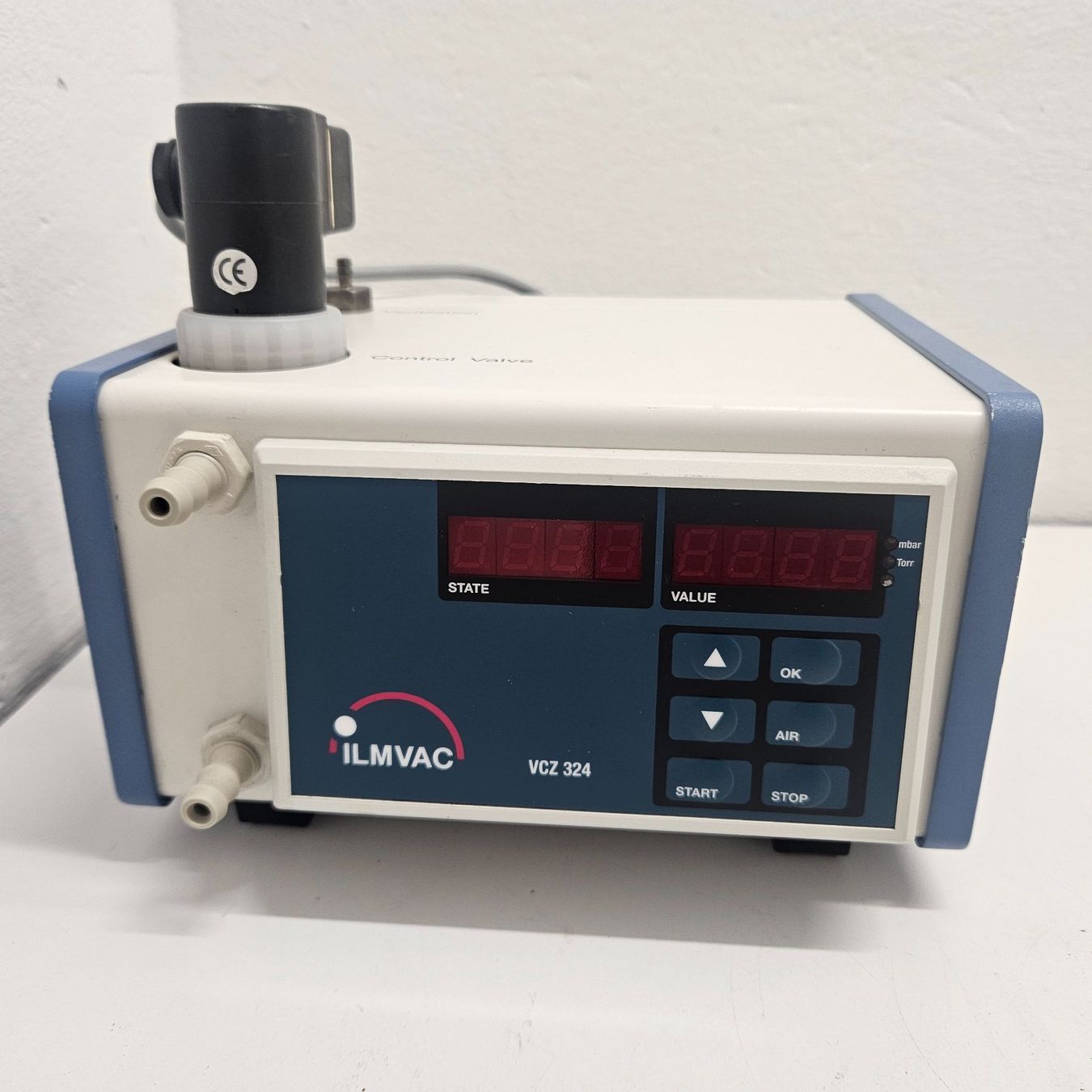 Accessori da laboratorio: ILMVAC VCZ 324 Vakuumcontroller – Usato da Niederdorf venduto da LeptonAG_Labor 1