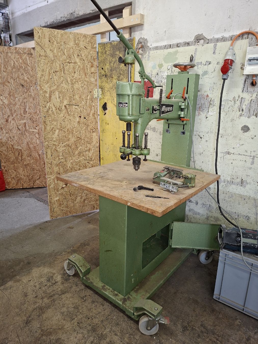 Tutte le macchine: Spindelstandbohrmaschine – Usato da Betschwanden venduto da NickiSpeich