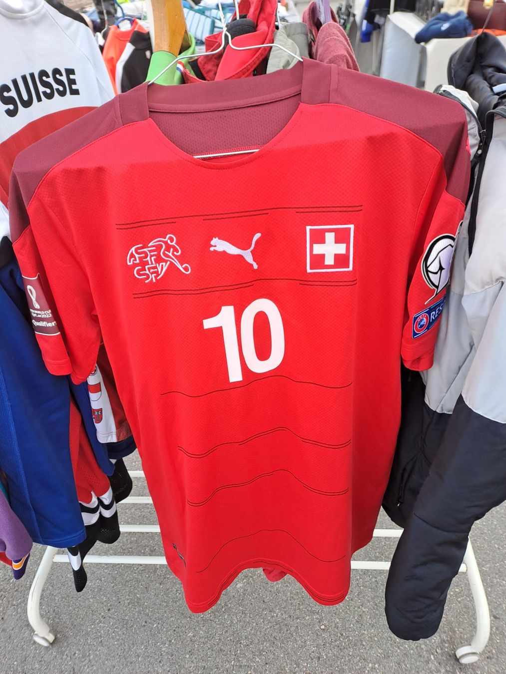 Puma déçoit avec le nouveau maillot de l'équipe suisse de football