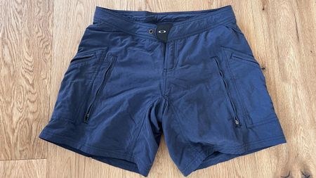 Oakley Veloshorts blau Grösse M