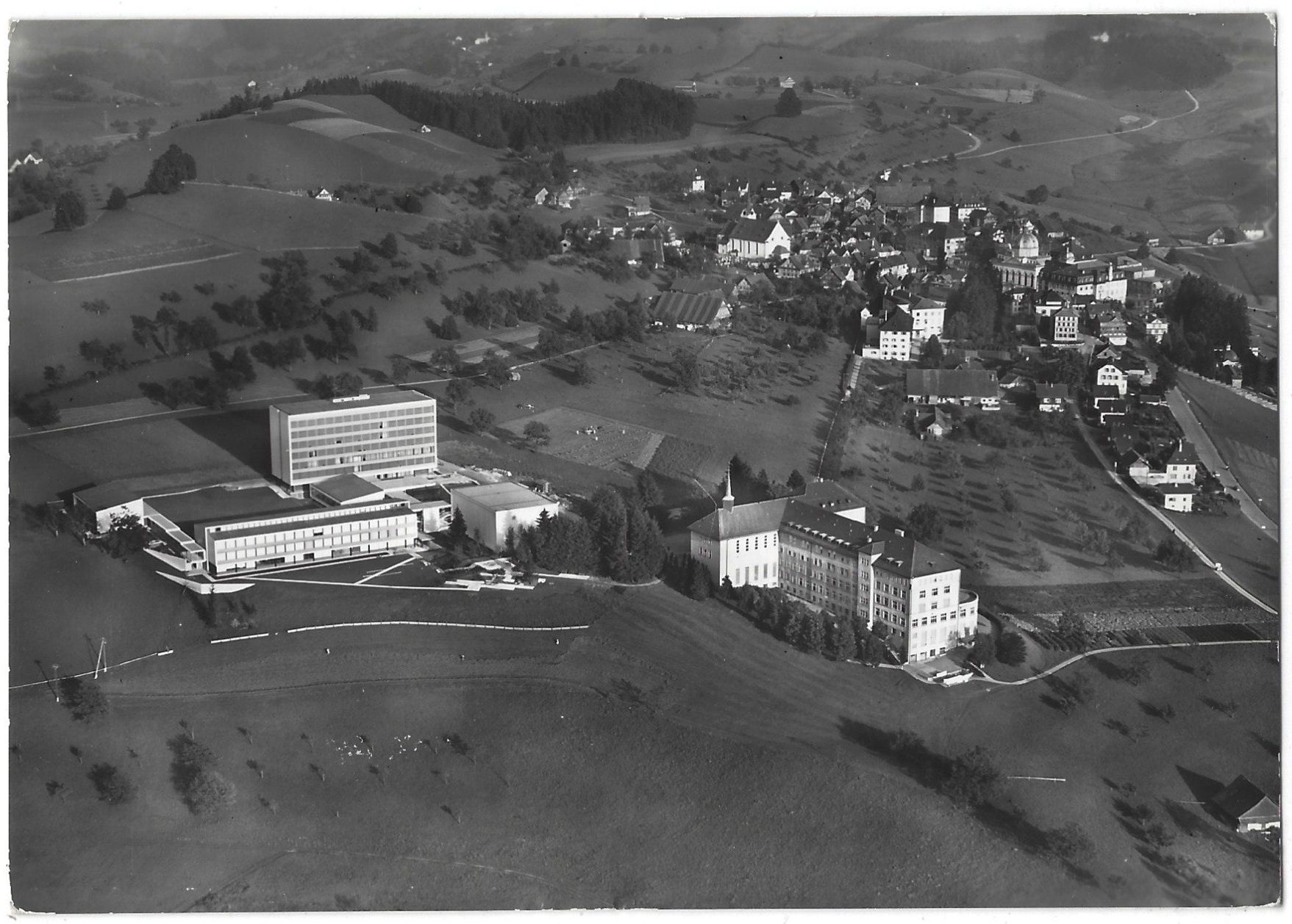 Cartoline postali: Fliegeraufn.  Menzingen  m. Seminar, Pensionat u. Mutterhaus – Usato da Bütschwil venduto da Jackson1A
