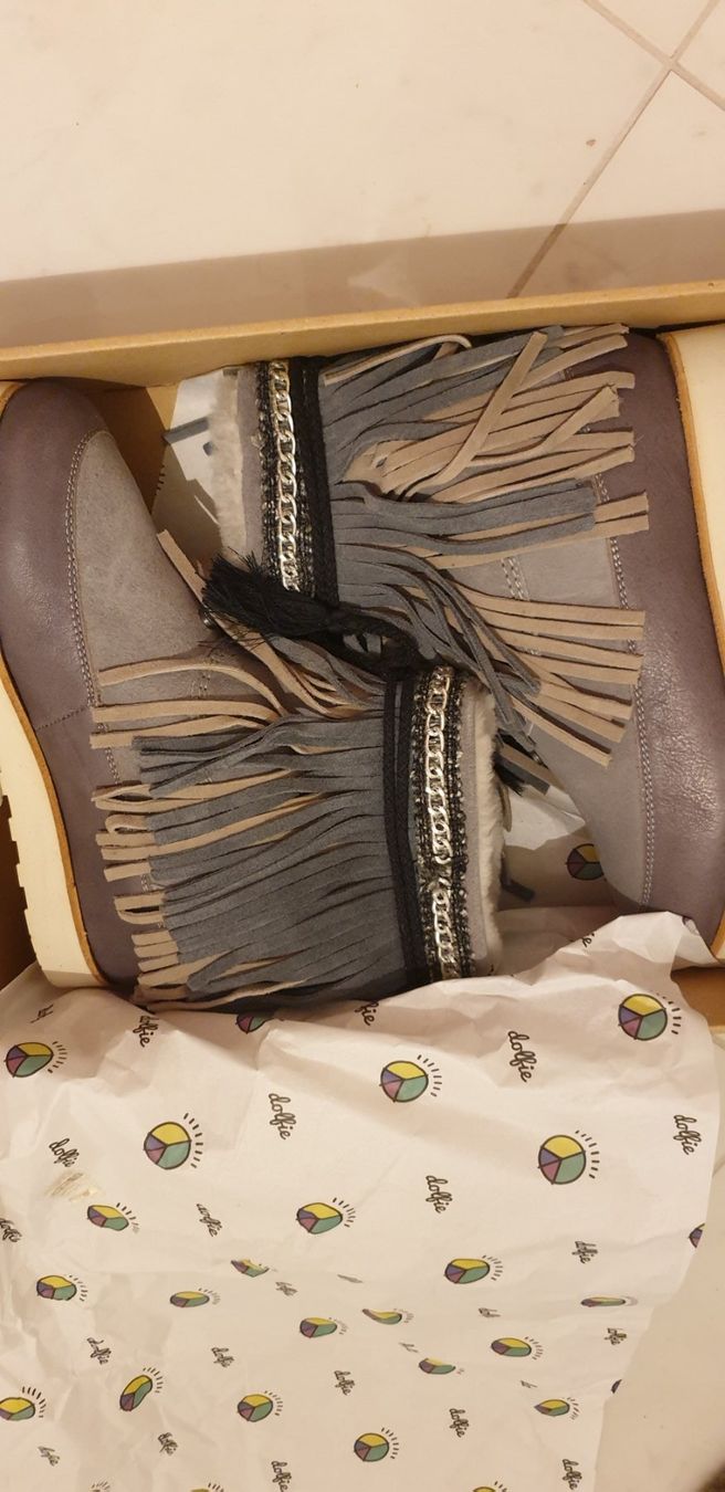 Scarpe da donna: Lammfell Stiefeln mit Fransen NEU Gr. 38 – Nuovo e nell'imballaggio originale da Wettswil venduto da the_jr6l 2