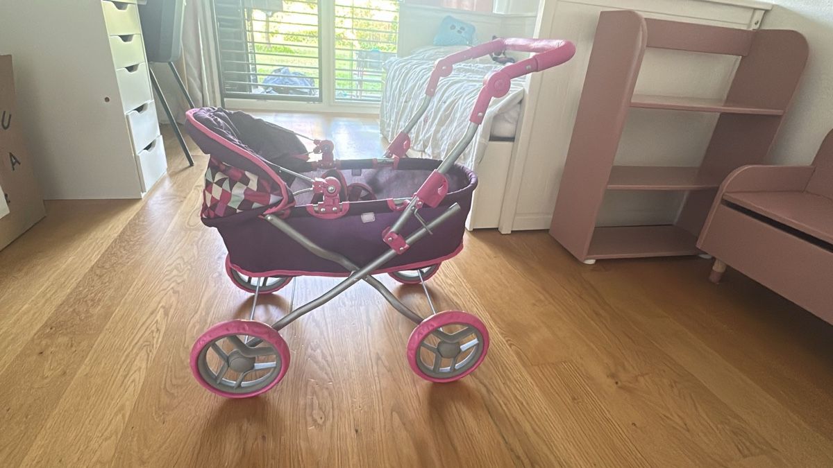 Voitures de poupées: Doll stroller purple pink geometric pattern good condition – D'occasion à Küsnacht ZH par rkaramanian 1