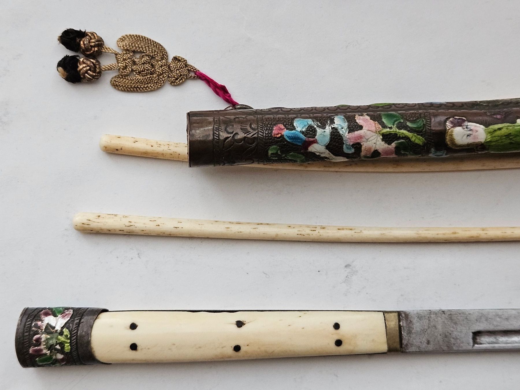 Sculture & Statue: Altes Reisebesteck aus China, Messer mit Stäbchen – Usato da Lugano venduto da Numisartes 2