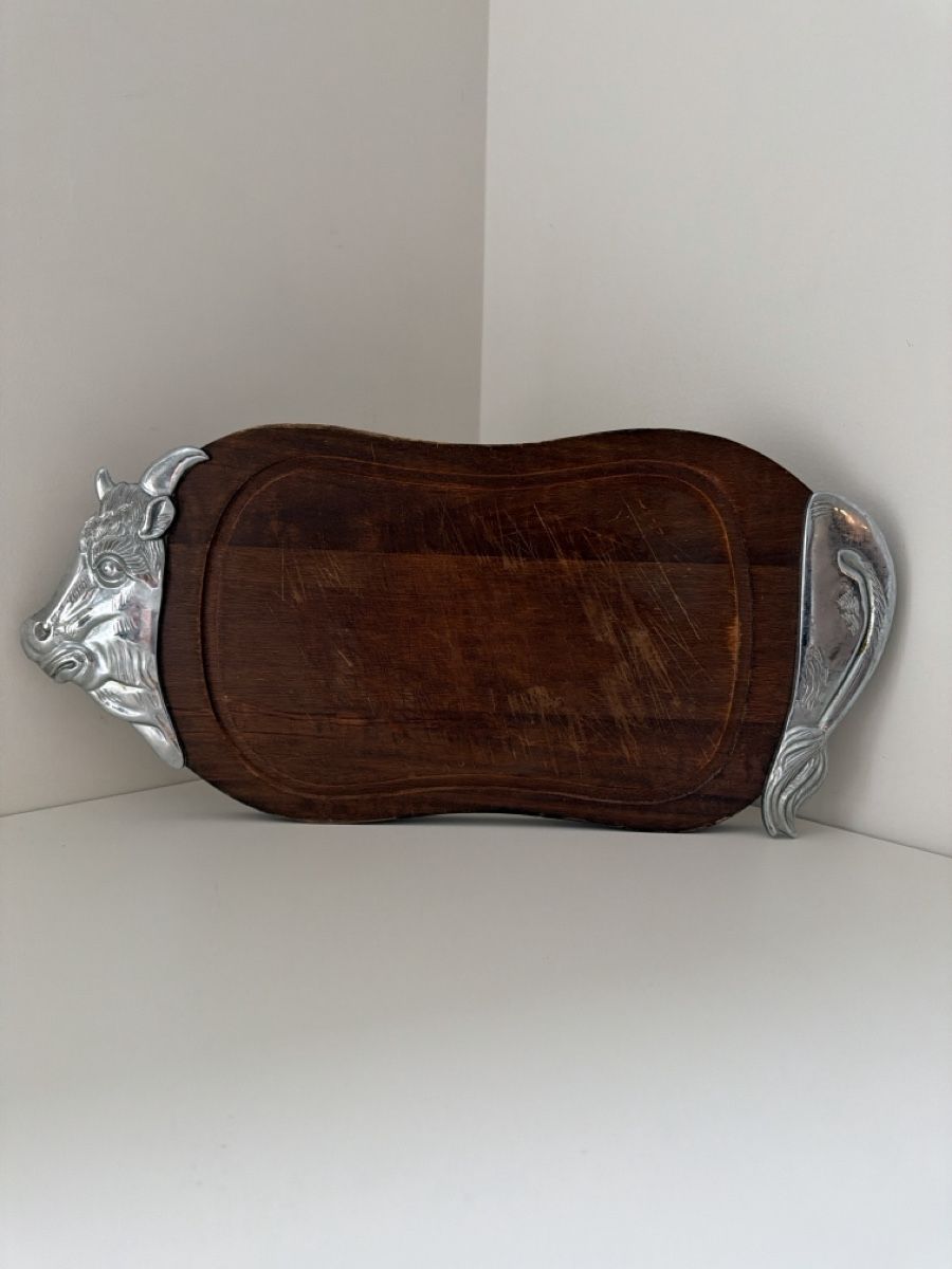 Servierplatten: Vintage Schneidebrett mit Ochsenkopf Chromplatte – Gebraucht aus Gossau SG von sushifactory