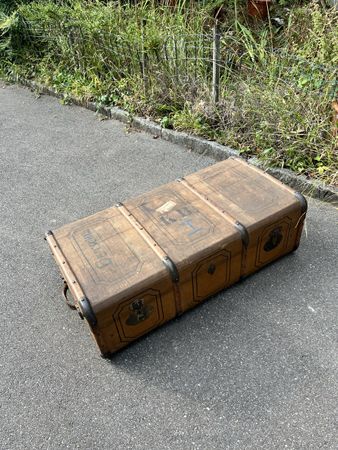 Antiker Reisekoffer in gutem Zustand