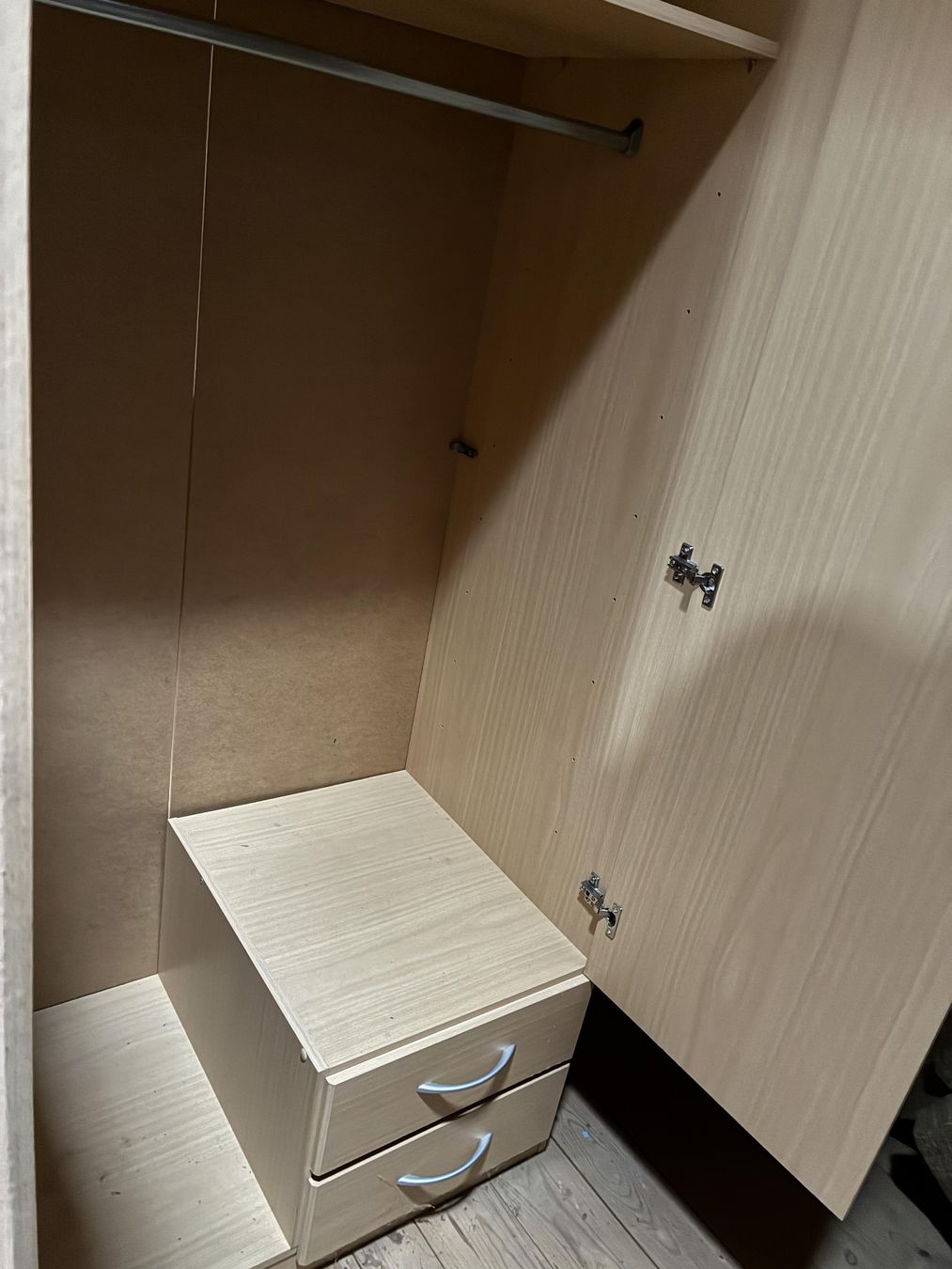 Armoires: Schrank Bucheoptik mit 2 Schubladen – D'occasion à Oberkulm par Weberlisa 5