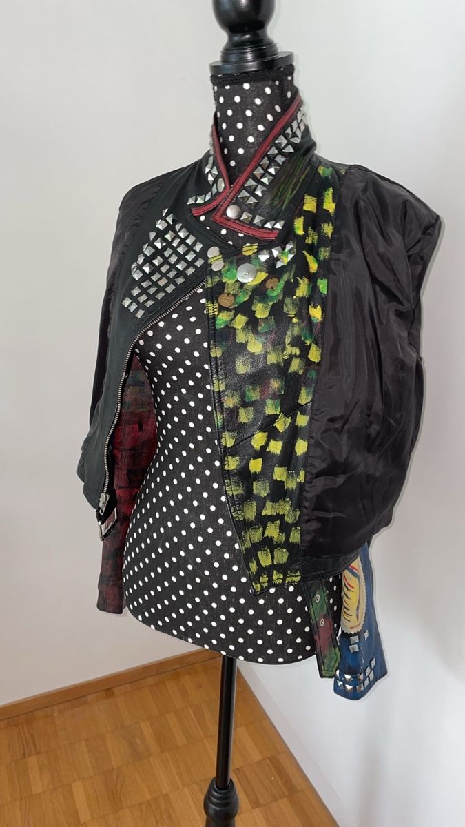 Giacche: Echtleder Bikerjacke Patchwork Nieten Grösse S – Nuovo (secondo la descrizione) da Zürich venduto da enjoyxvintage 5