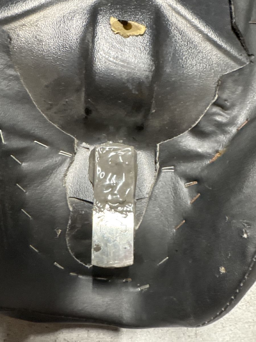 Harley-Davidson Sonstiges Fahrzeugzubehör: Harley Davidson Sattel – Defekt aus Subingen von AKStromer 3
