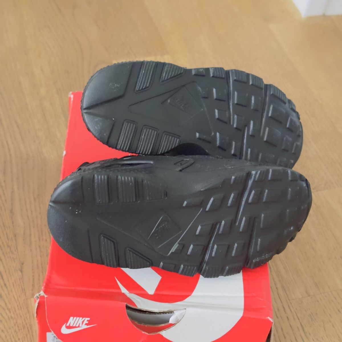 Nike Scarpe per ragazzi: Nike Huarache Run & Sandale SUNRAY PROTECT Gr 27 – Nuovo e nell'imballaggio originale da Meggen venduto da AuDa17 4