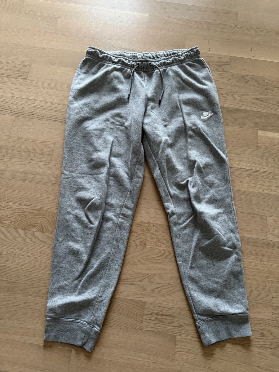 Nike Pantaloni: Nike jogginshose – Usato da Wetzikon ZH venduto da P__tt5