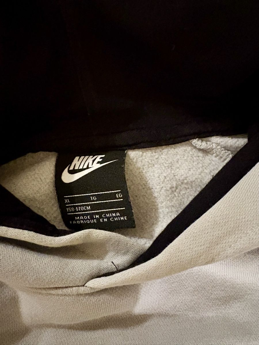 Maglioni & Felpe: Nike Hoody Größe 158-170 – Usato da Gossau SG venduto da Dobby1974 1