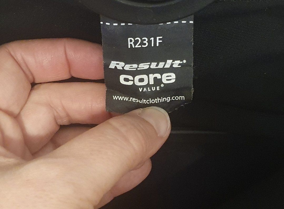 Giacche: Veste zippée noire Softshell avec manchots au dos. Taille S – Nuovo (secondo la descrizione) da Lausanne venduto da Xenita 3