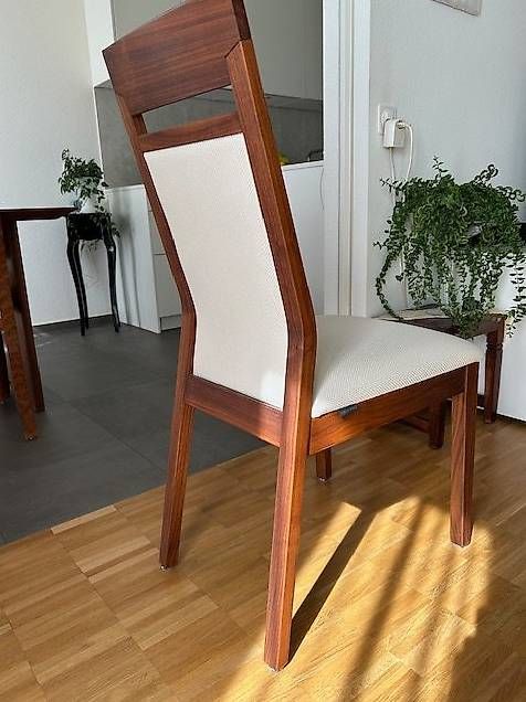 Sedie: 4. Nussbaum Stühle mit Stoff gepolstert  – Usato da Arlesheim venduto da Osru 1