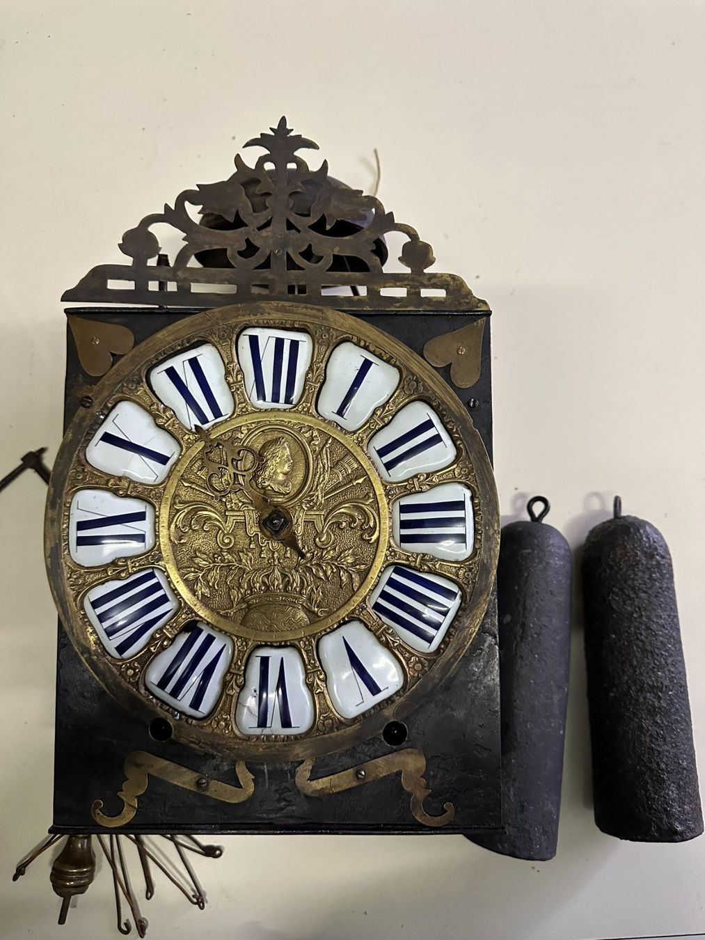 Orologi da terra & Orologi da parete: Einzeiger Morez Uhr im Kasten – Usato da Mühlethal venduto da Buntfarbe