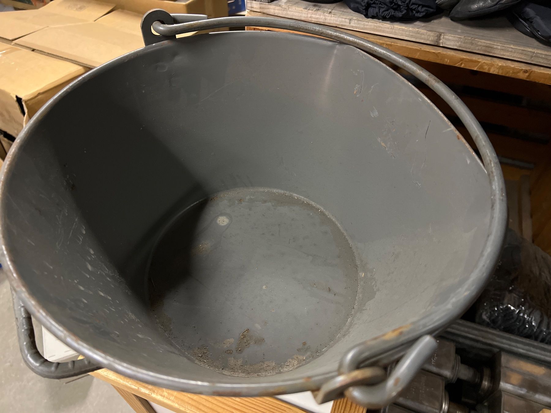 Altro per la casa: Grauer Eimer, vintage, gebraucht, Durchmesser 25 cm – Usato da Thun venduto da IBT1