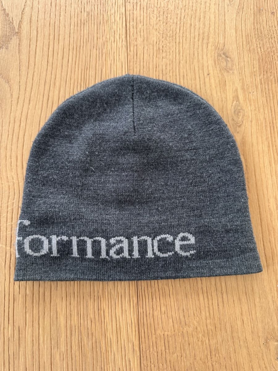 Peak Performance Copricapi, berretti & cappellini: Peak Performance Herren Strickmütze in grau OneSize – Usato da Altendorf venduto da PiaLang 1