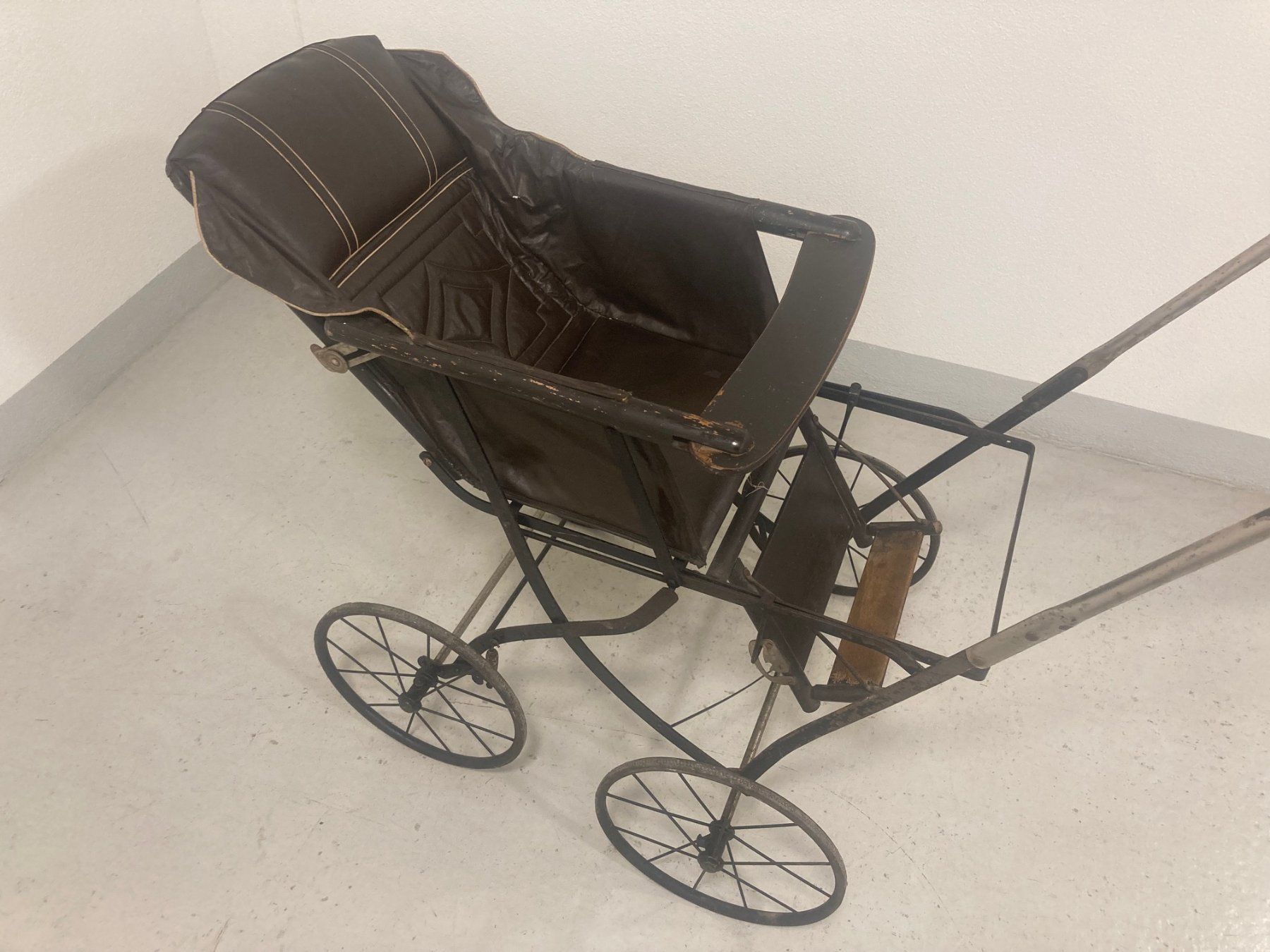 Kinderwagen: Kinderwagen, antik – Gebraucht aus Menziken von fiat-500