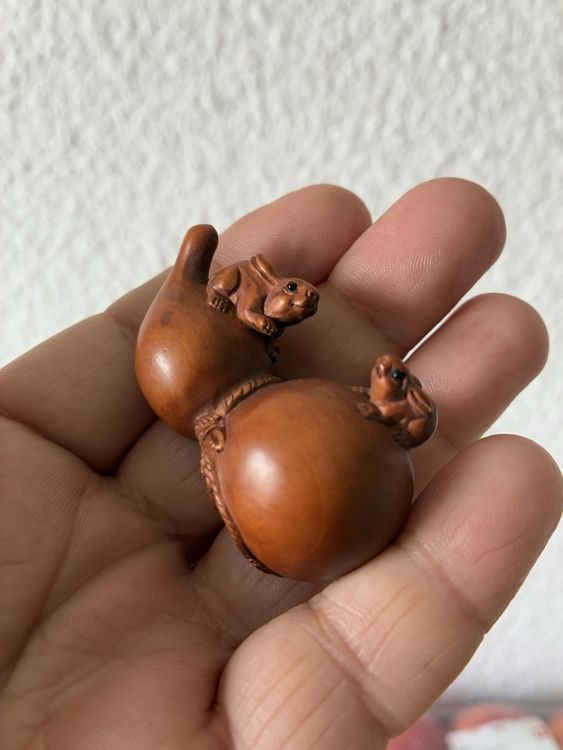 Un Netsuke Japonais En Buis Sculpté Représentant Un Squelette Periode Edo 19eme Siecle Le Squelette