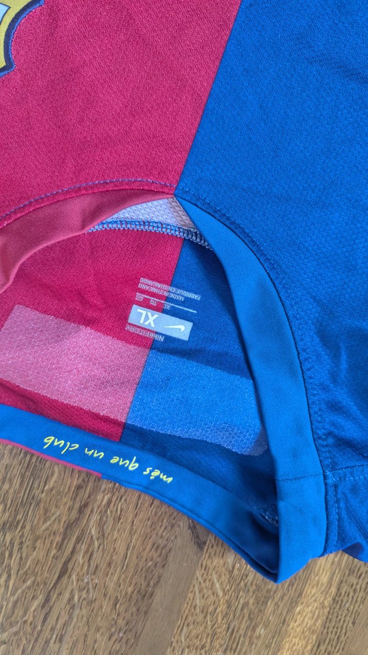 FC Barcelona Canottiere & Pantaloni: FC Barcelona Heimtrikot 2009 Grösse XL – Usato da Zürich venduto da DebsBre 2