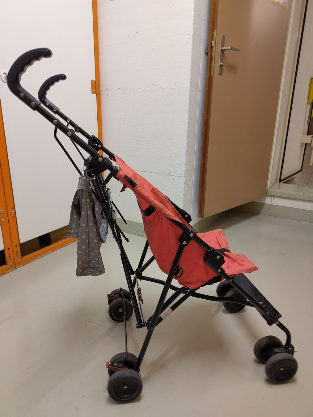 Carrozzine: klappbarer einfacher Kinderwagen/Buggy – Usato da Jona venduto da tschounaess 1