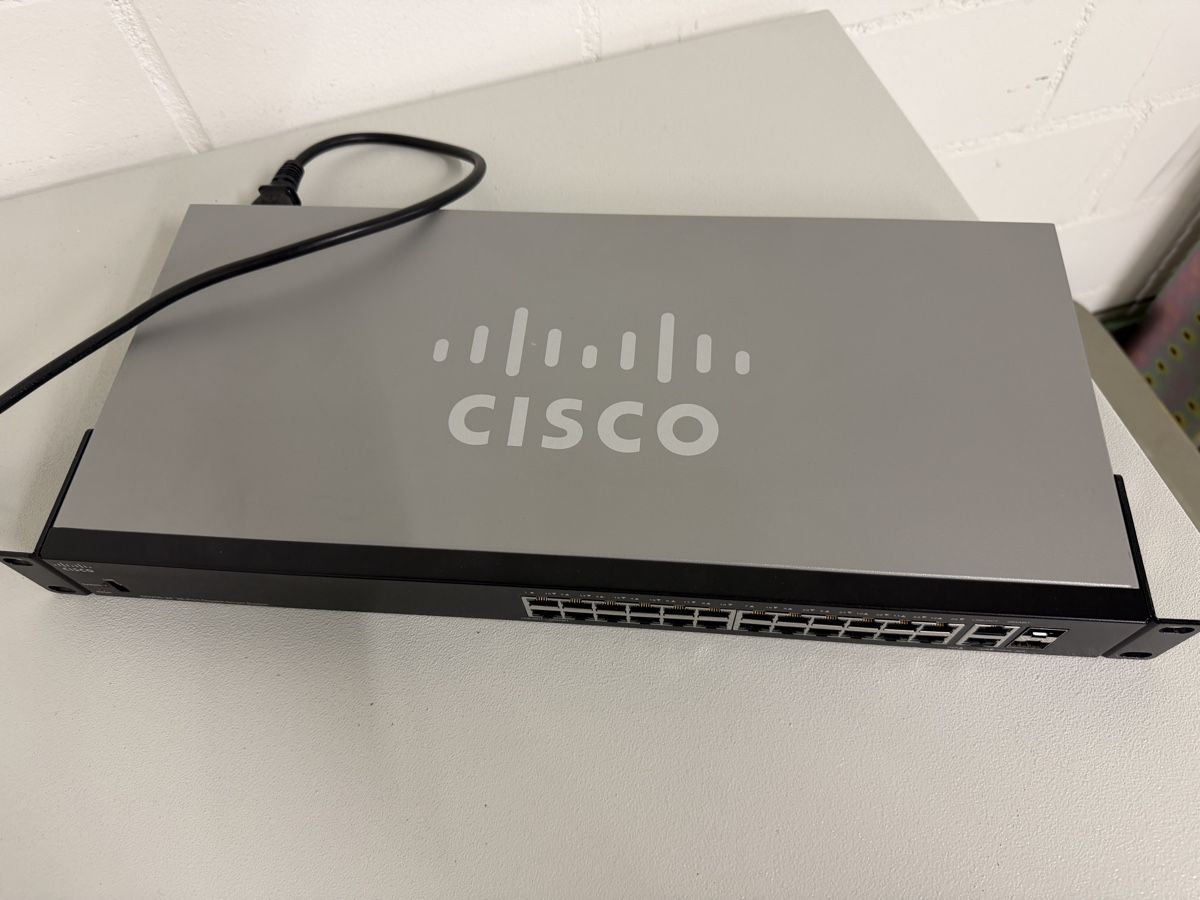 Cisco Hubs & Switches: Cisco Switch SG250-26 – D'occasion à Steffisburg par Tim_36 3