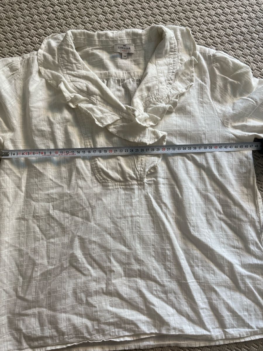 Cyrillus Chemisiers: Cyrillus Bluse, Creme mit Rüschen, 36/38 – D'occasion à Solothurn par Bobesch08 7