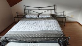 Designer Metallbett mit Lattenrost und Sitzbank