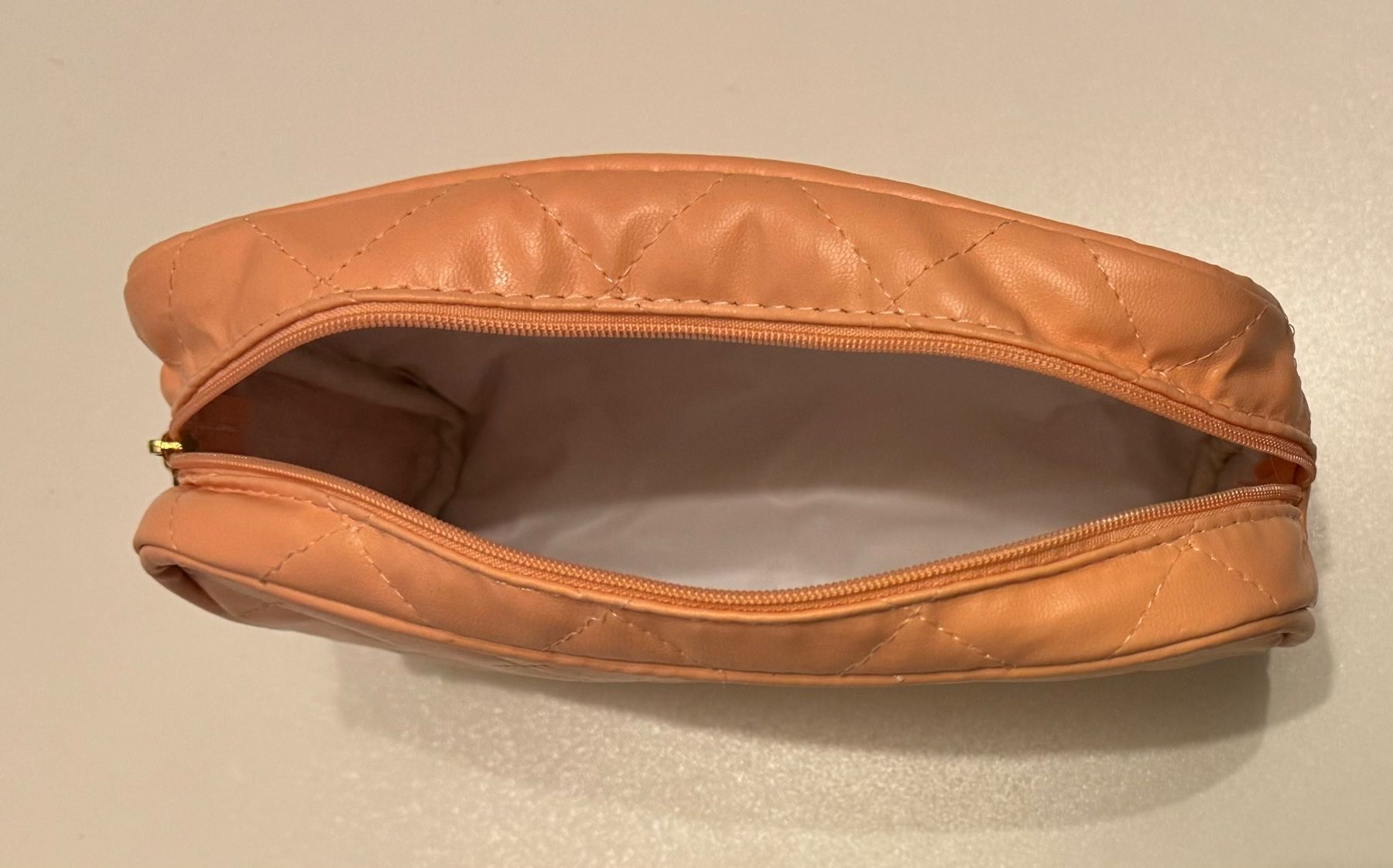 Custodie per cosmetici: Trousse by LILITH CALLAGHAN, couleur pêche – Nuovo (secondo la descrizione) da Genève venduto da Murmurs 3
