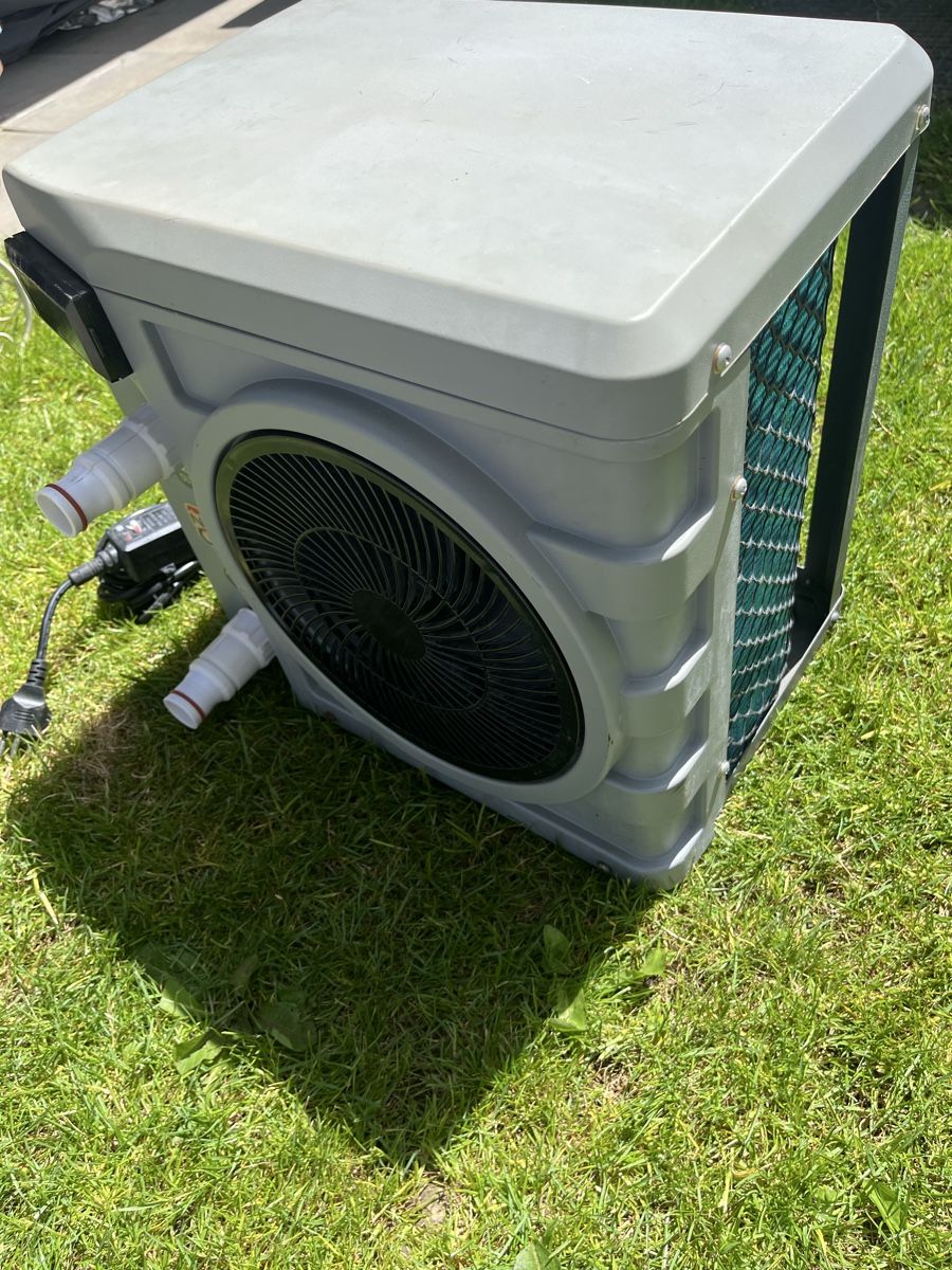Piscine: Poolex Nano reversible heat pump used condition – Usato da Grosswangen venduto da Mike018 1
