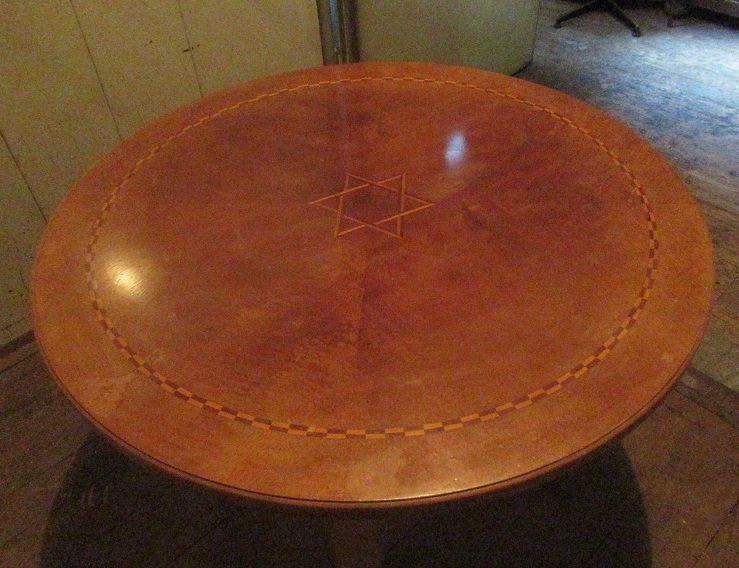 Tische: Salontisch Davidstern Tisch rund – Gebraucht aus Flums von Flumsantik 3