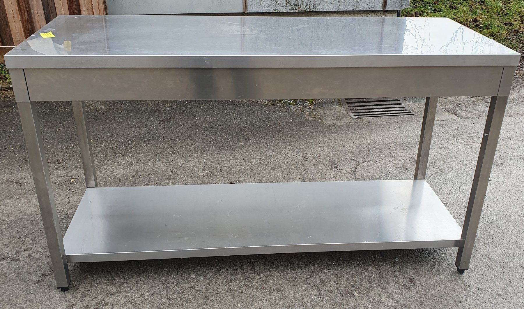 Cucine complete: Gastro- Arbeitstisch mit Grundboden, CNS – Usato da Winterthur venduto da BauTeilLaden2000 1