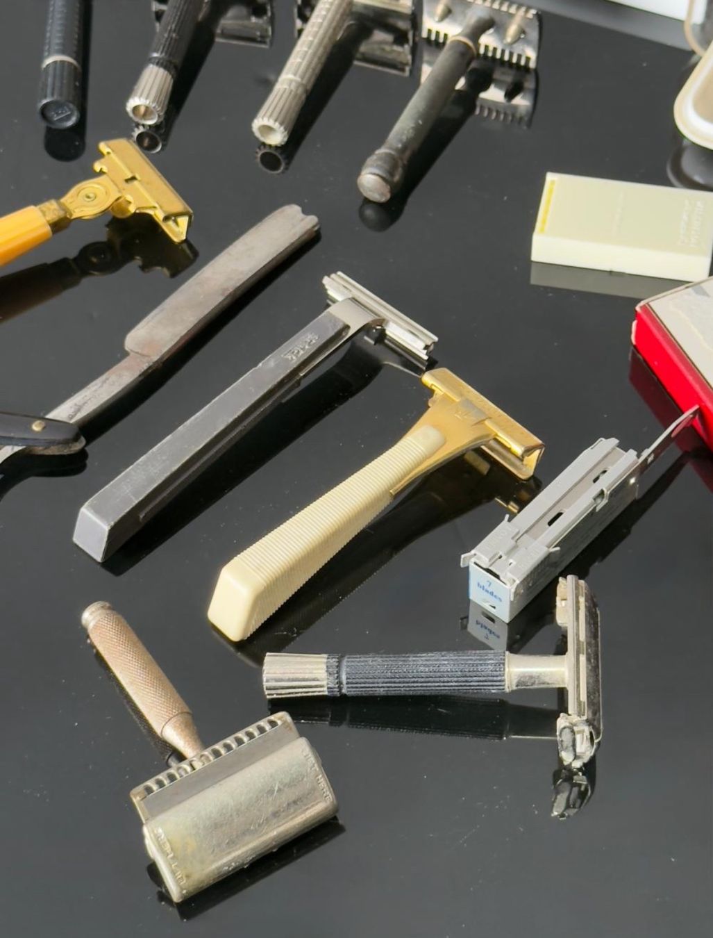 Gillette Rasoi & Lamette da barba: Rasoio di sicurezza Gillette Adjustable con custodie – Usato da genève venduto da tomasch02 9