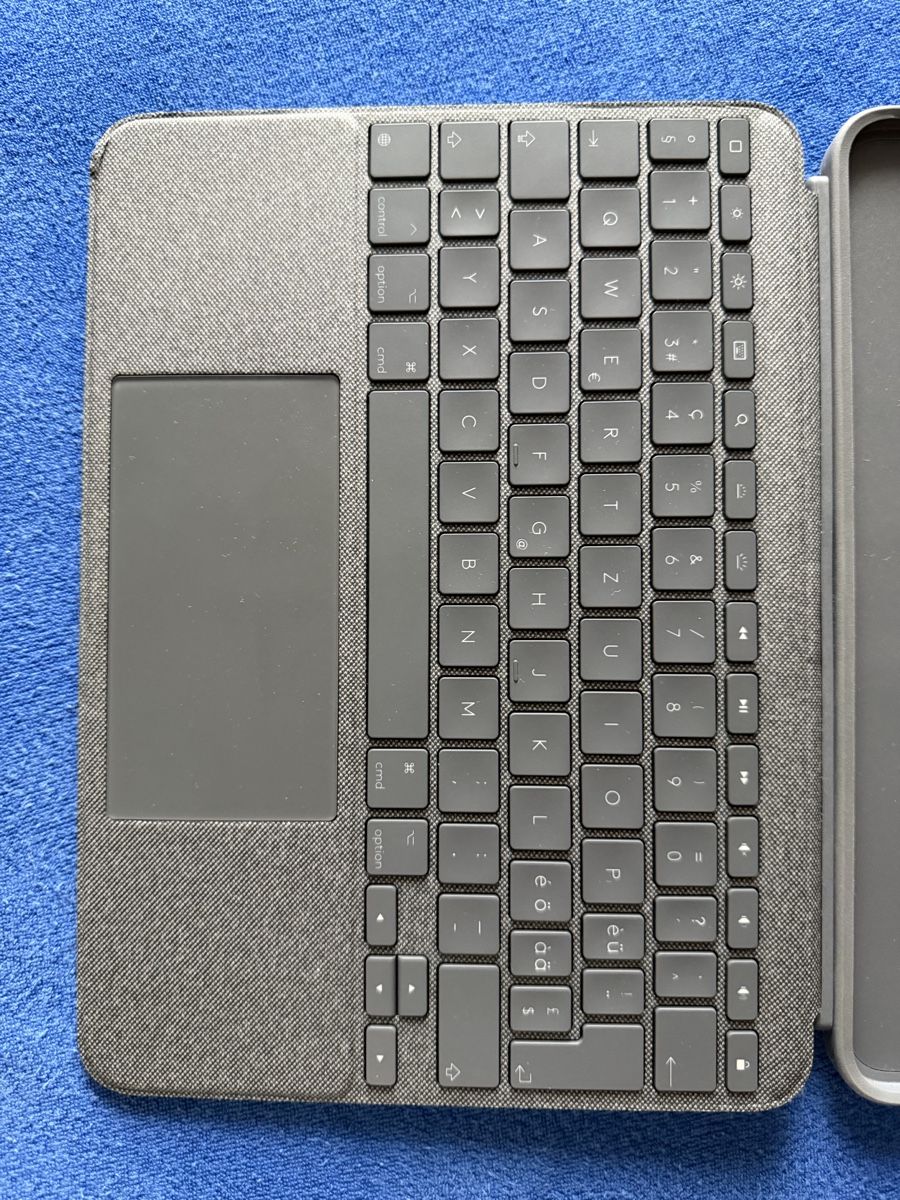 Apple Covers & Borse: Logitech Combo Touch iPad Air 4/5 Tastatur Case – Usato da Steffisburg venduto da Pk2000 3
