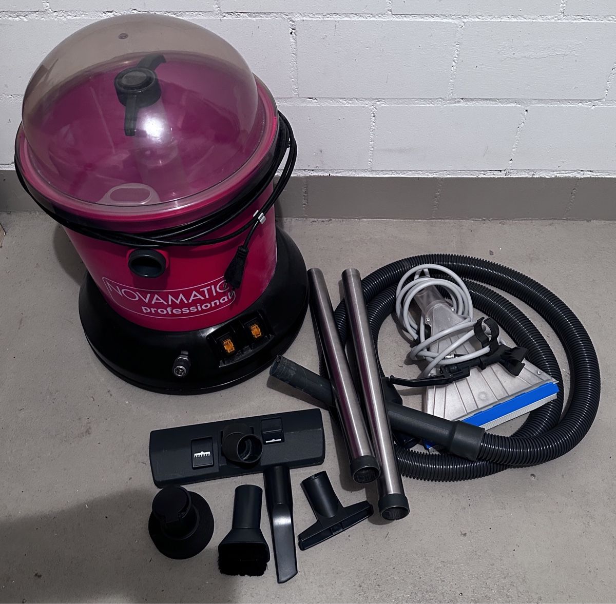 Fust Aspirapolveri & Accessori: Fust Homecleaner mit Zubehör – Usato da Burgdorf venduto da Blau4002