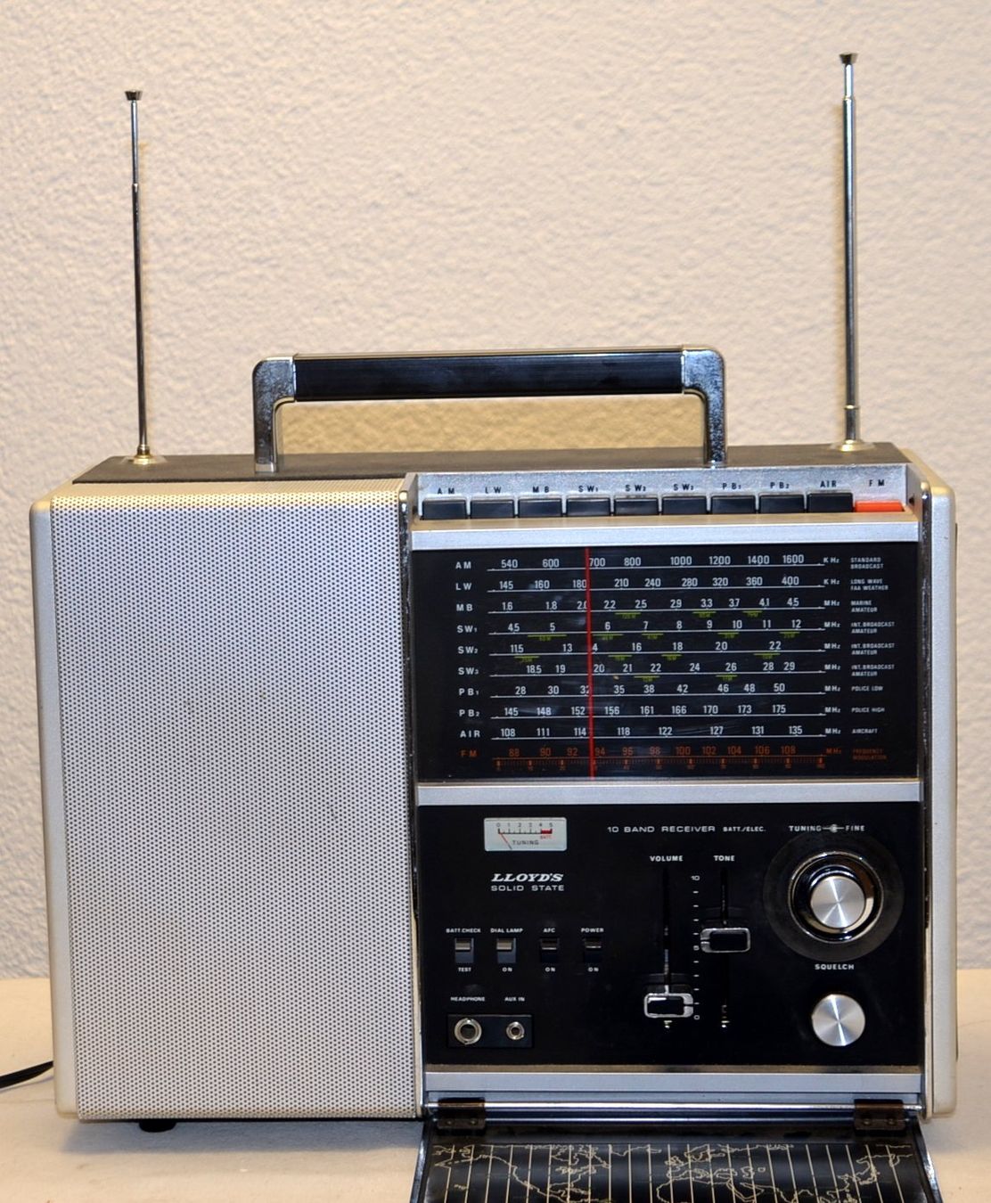 Radio: Lloyd's Solid State 10 Band Radio – Usato da Collonges venduto da arashee 1