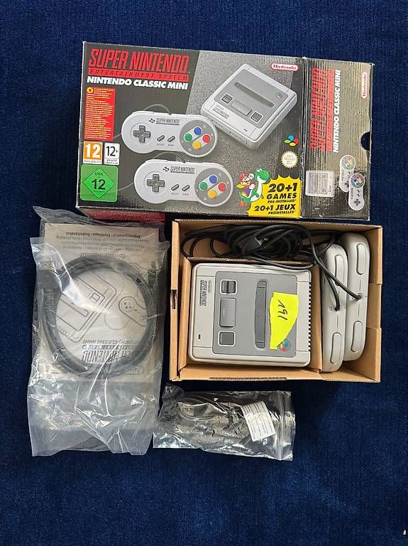Nintendo Console: Super Nintendo Classic Mini  191Spiele inkl. 2 Controller – Usato da Wetzikon ZH venduto da aschi777 1