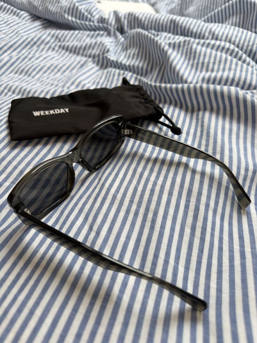 Brillen & Gläser: Weekday Rectangular sunglasses - green/grey – Gebraucht aus Wangen ZH von sha_5flw 1