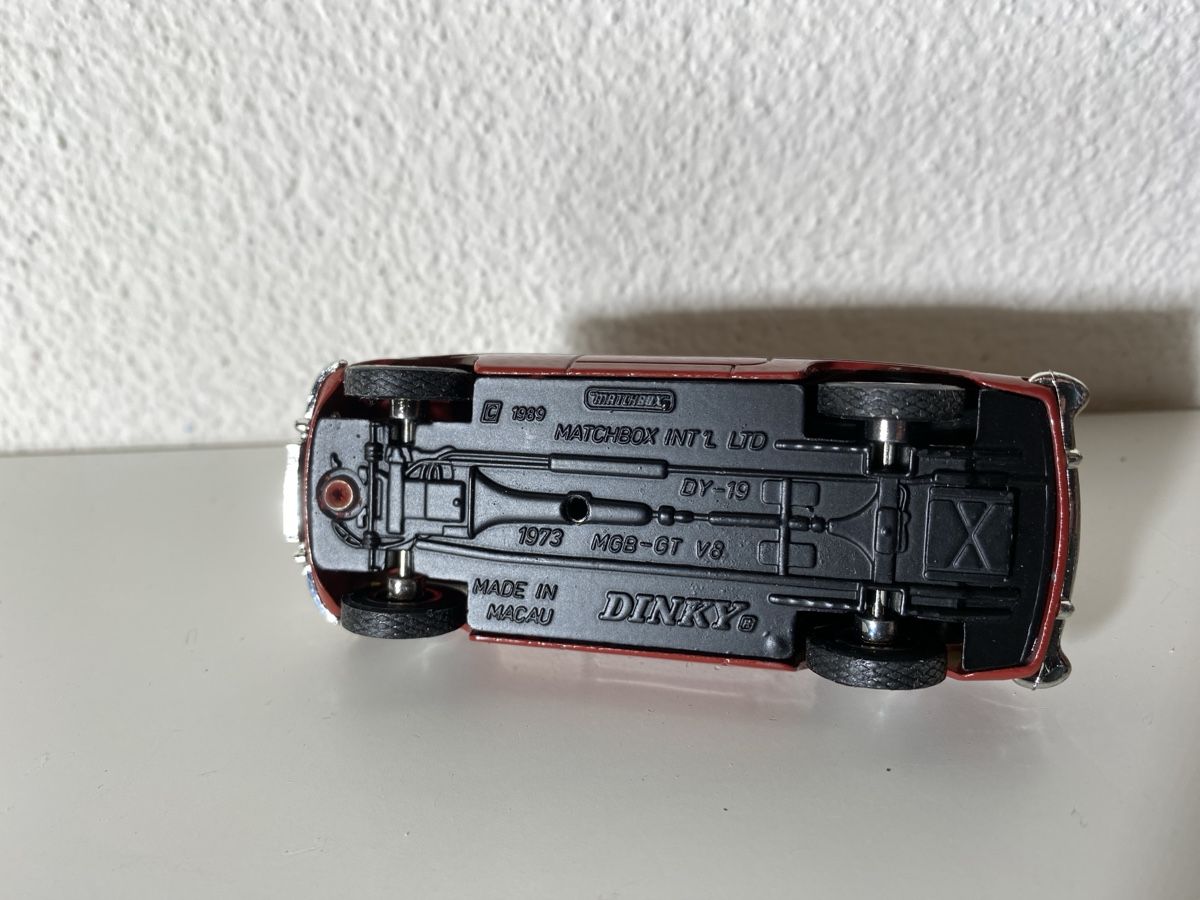 Dinky Toys Modellini d'auto: Matchbox Dinky MBG GT – Usato da Winterthur venduto da ben_9vxx 4