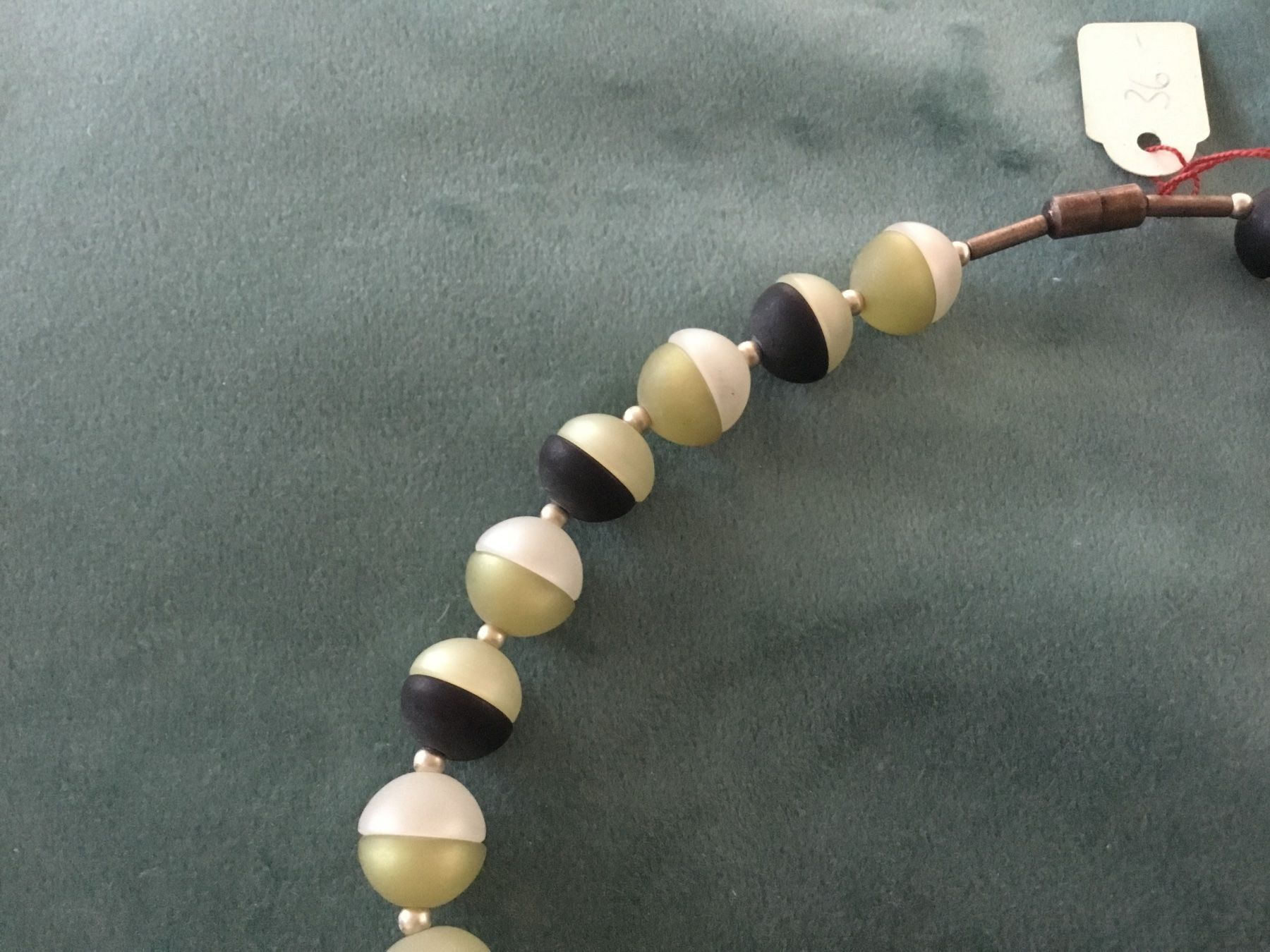 Catenine: Collier tour de cou perles plexi – Nuovo (secondo la descrizione) da Le Landeron venduto da nic_8hd5 1
