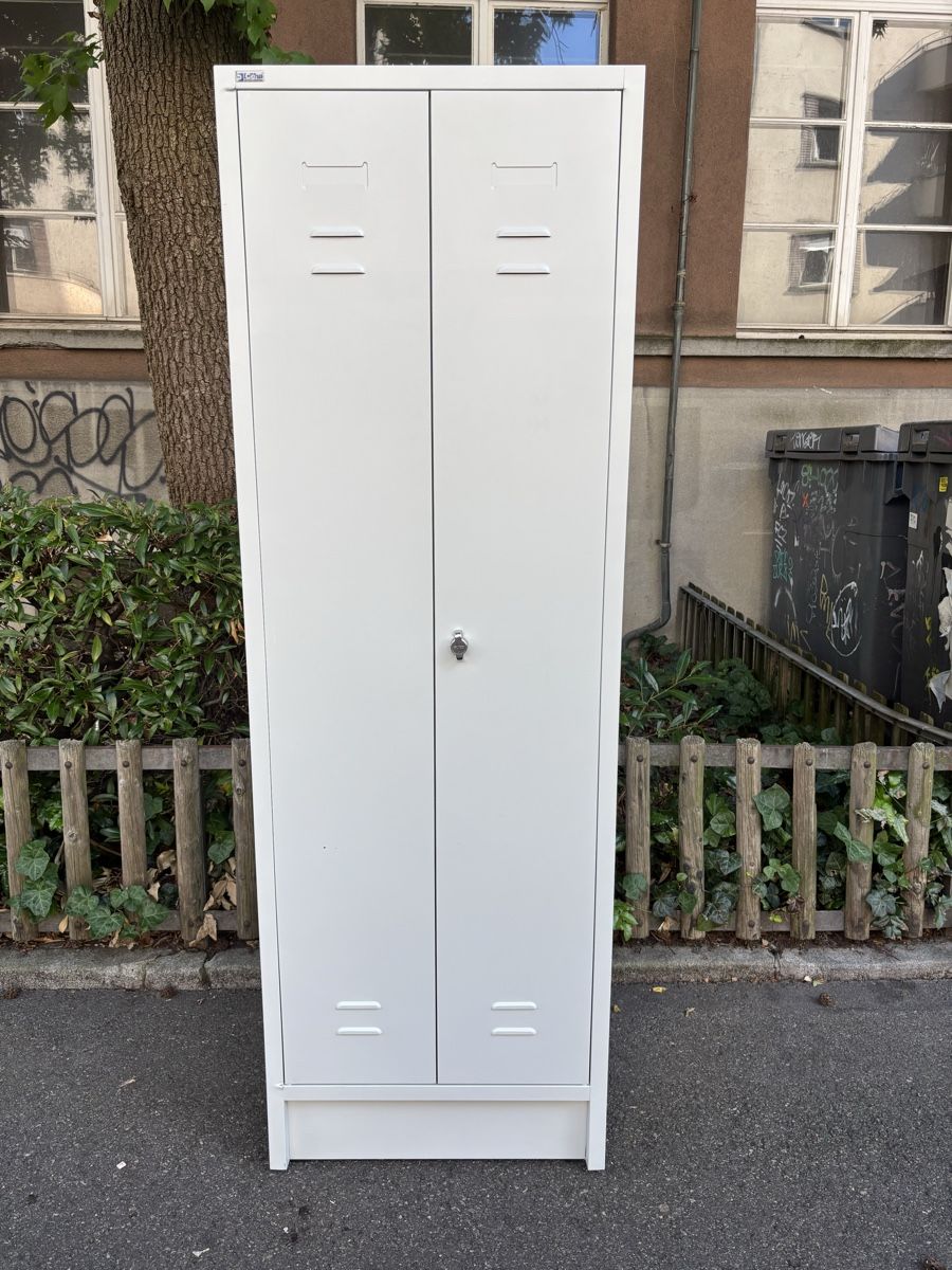 Armadi: Metalschrank  – Nuovo (secondo la descrizione) da Zürich venduto da Dim777