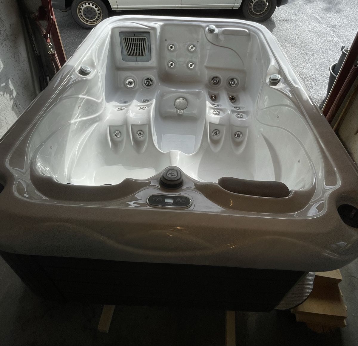 Whirlpool: Whirlpool  Wellis  – Defekt aus Klosters von Johanputzi