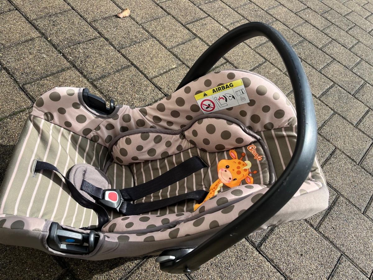 Auto-Kindersitze: Dooky Babyschale / Autositz mit Giraffe – Gebraucht aus Klingnau von Zimbo11 1