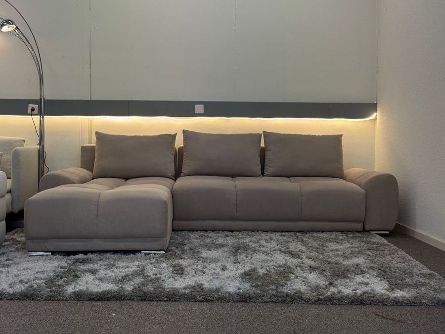 Divani: Ecksofa Sandbeige mit Schlaffunktion – Usato da Fehraltorf venduto da Sofalab.swiss