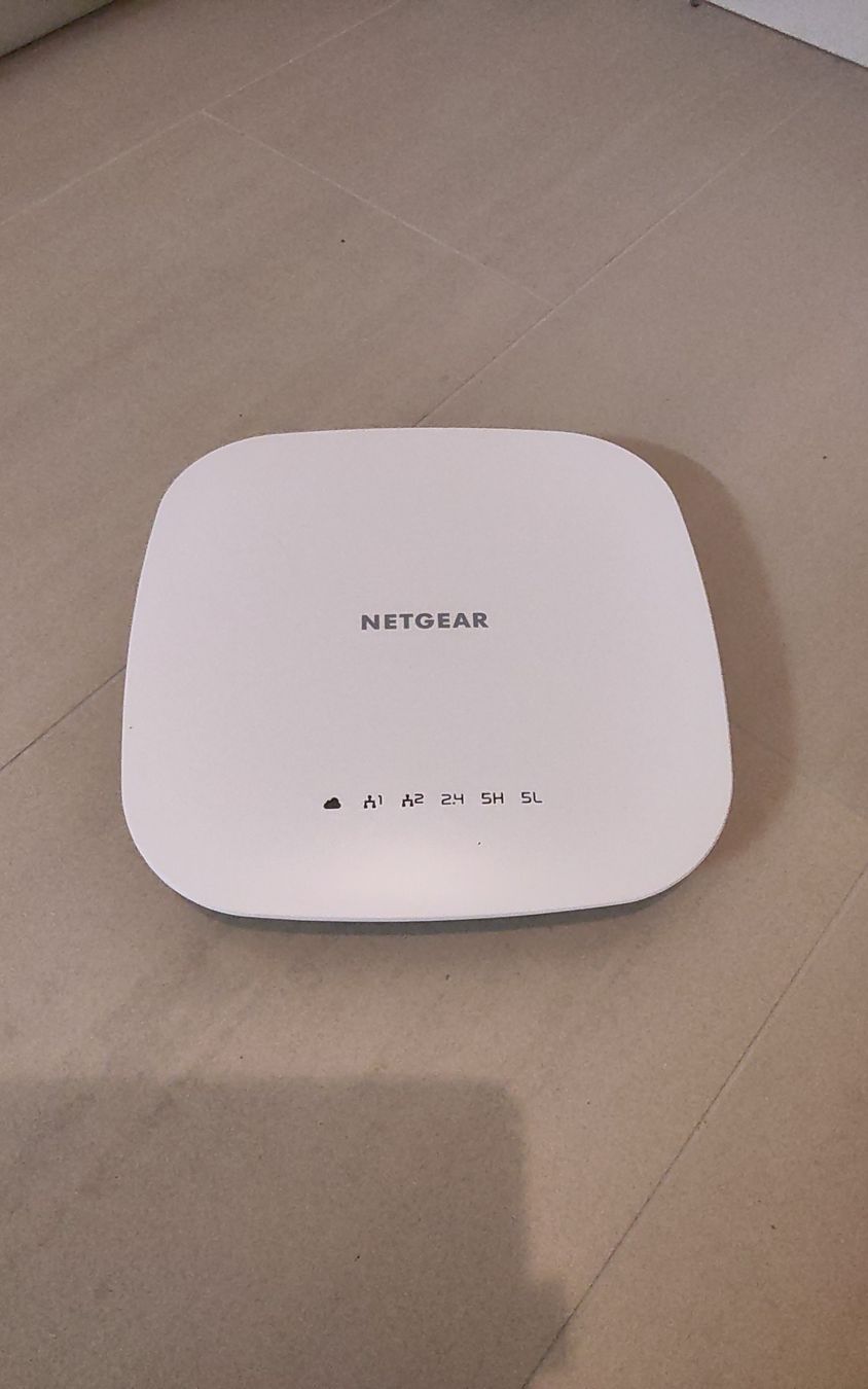 Netgear WiFi: Netgear Access Point WAC540-10000S - PoE – Usato da Waltenschwil venduto da Souly
