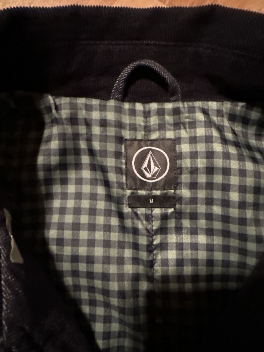 Volcom Jacken: Volcom Jacke, Grösse M, Neuwertig, einf. Brustweite 54 cm – Gebraucht aus St. Gallen von mai_gd7k 2