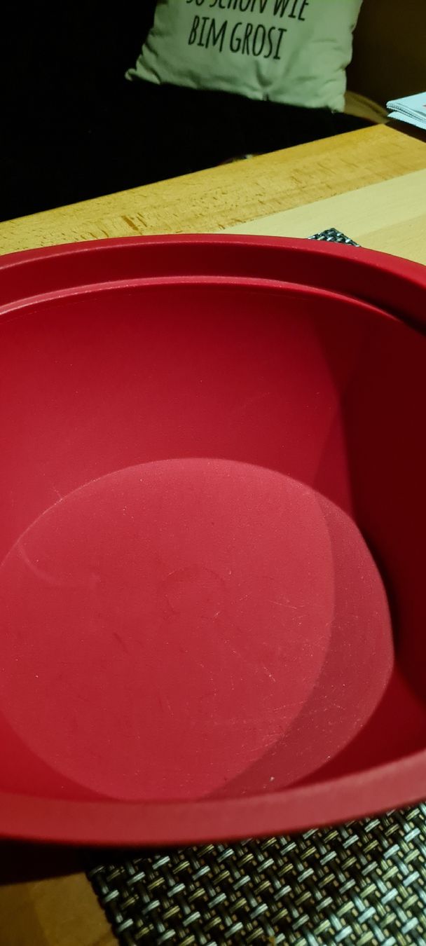 Tupperware Contenitori & Simili: Tupperware Schüssel mit Deckel, rot/weiss – Nuovo (secondo la descrizione) da Münsingen venduto da Cuci31 3