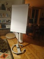 Flipchart weiss mit Stifteablage neuwertiger Zustand