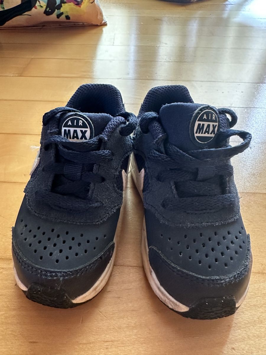 Nike Scarpe per ragazzi: Nike Air Max Grösse 21 – Usato da Zollikofen venduto da Taximan89