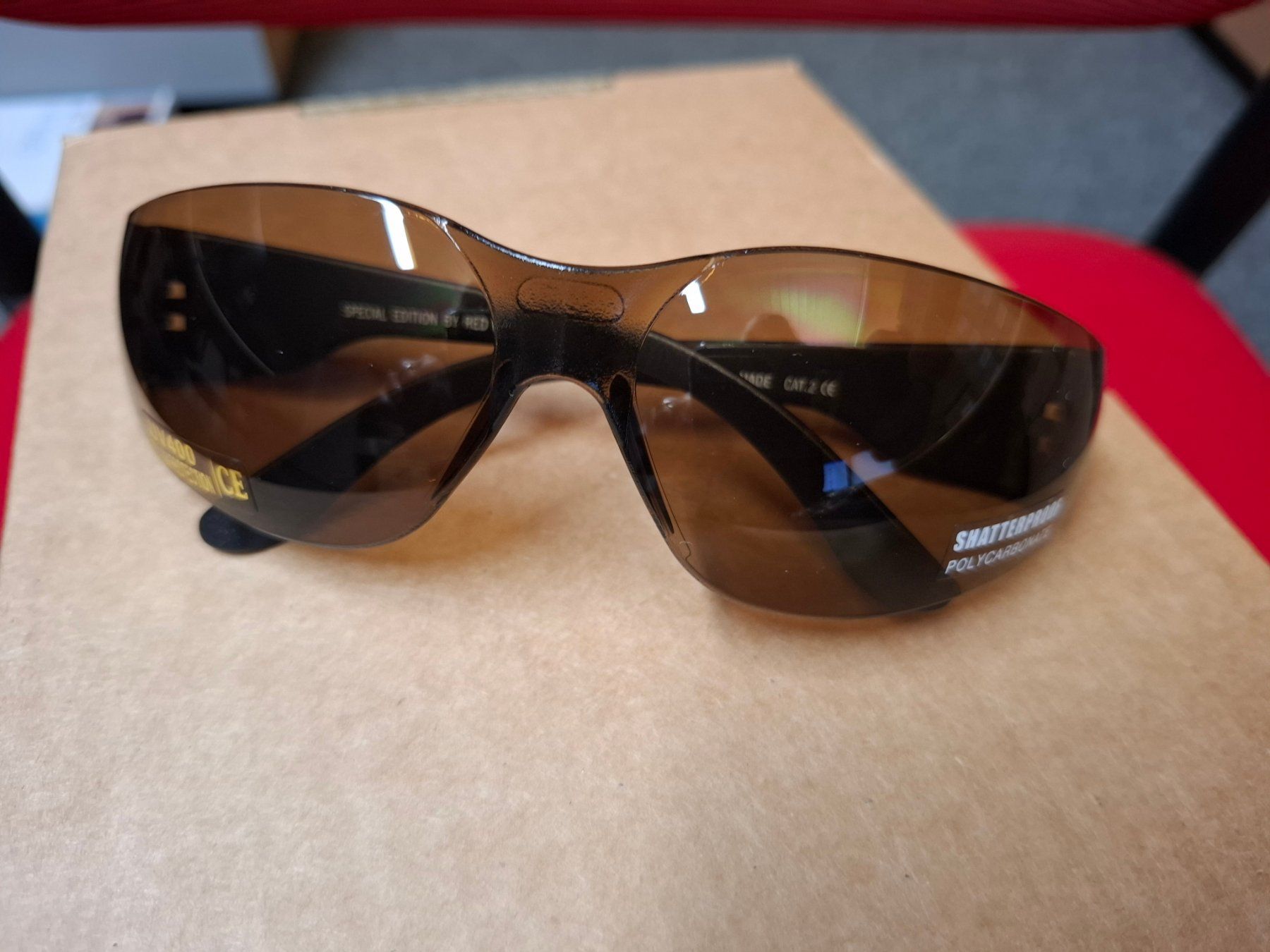 Occhiali & Lenti: 12 Stk. Sonnenbrillen braun Red Rock Special Edition – Nuovo e nell'imballaggio originale da Oeschenbach venduto da Maspa49